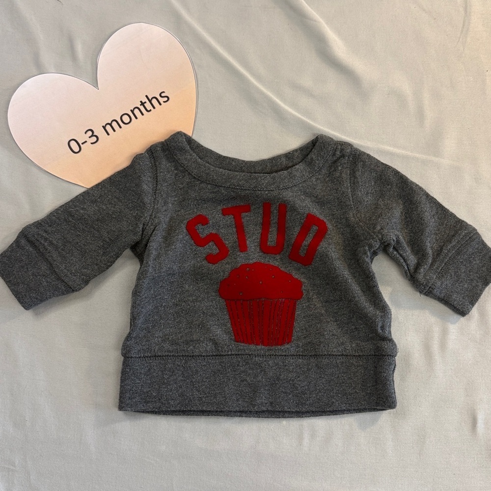 GAP - grey pullover sweater/sweatshirt. Size 0-3 months
